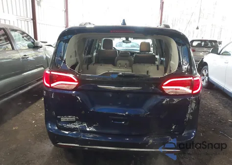 2017 Chrysler Pacifica Touring-L z USA, uszkodzony, nr VIN 2C4RC1BG3HR610765